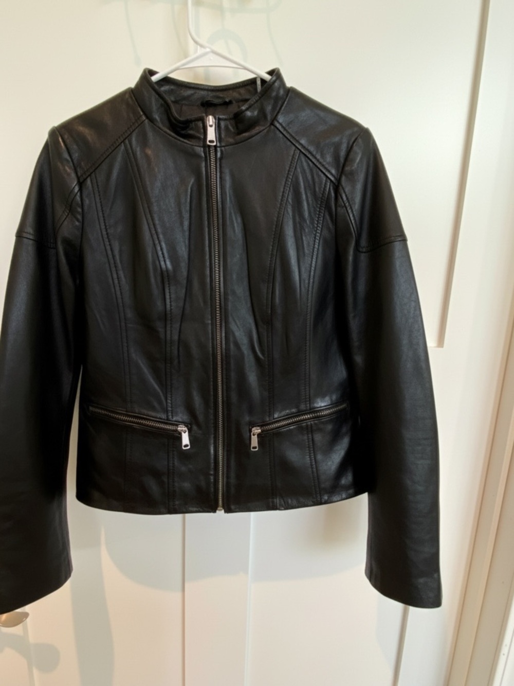 Black Leather Zip-Front Wilsons Leather Women's Jacket size Medium